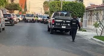 Paramédicos de Guadalajara y la policía tapatía atendieron la emergencia. | Usi Toledo