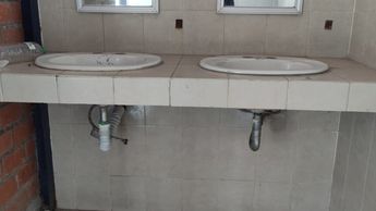 Instalaciones deterioradas generan riesgos a la salud de estudiantes.