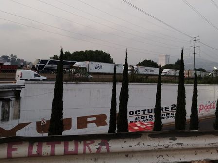 Transportistas mantienen presencia en diferentes puntos de Edomex y CdMx.