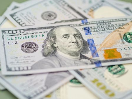 El precio del dólar y el petróleo se ha visto afectado por el conflicto en Medio Oriente. | Freepik