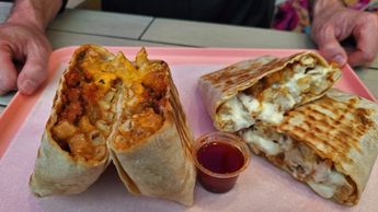 Los tacos en Francia son más grandes que los tacos en México, Adrien refirió que la comida es un ejemplo de la mezcla de culturas | Melanie Torres