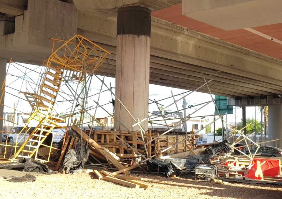 Andamio colapsó en obras del Metrorrey. | Agustín Martínez