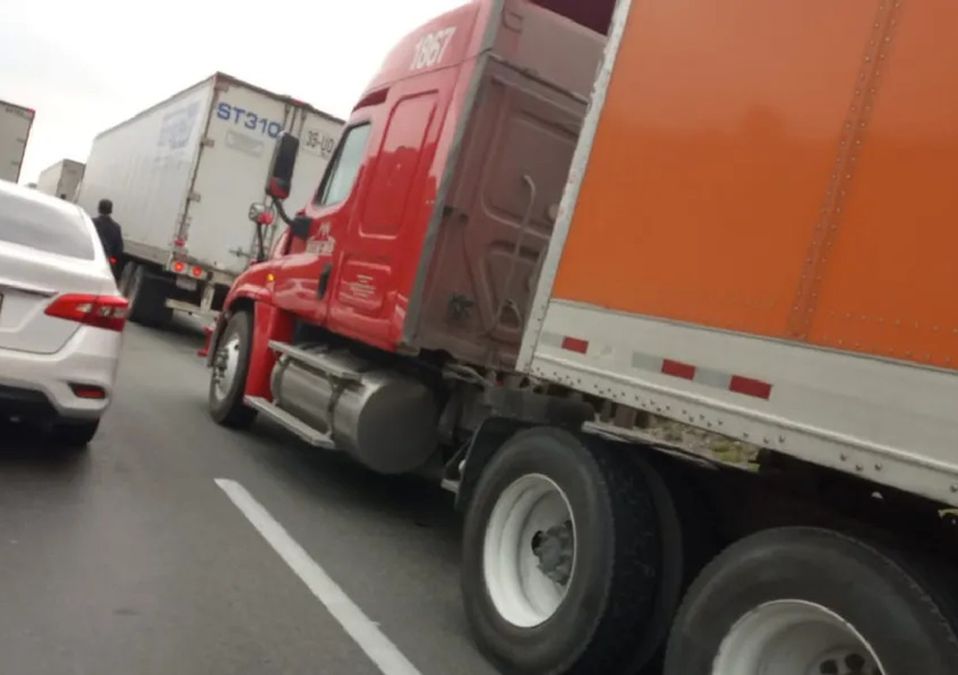Reabren carretera Laredo-Monterrey tras accidente
