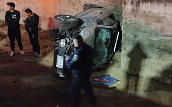 Auto cayó en obras de Indios Verdes / Enrique Luna