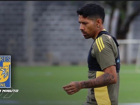 Javier Aquino aporta su experiencia en la pretemporada de los Tigres / @TigresOficial