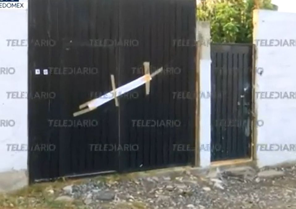 Según primeros reportes, en la casa encontraron a tres mujeres, un hombre y tres niños sin vida/ Captura