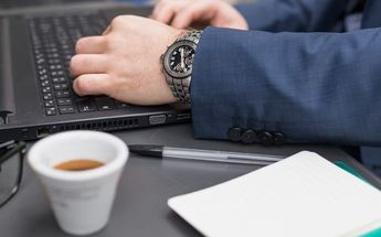 Buscan reducir horas de la jornada laboral | Freepik