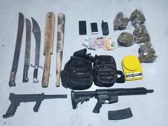 Los implicados se encontraban en posesión de diversas armas tanto blancas como de fuego. | Cortesía