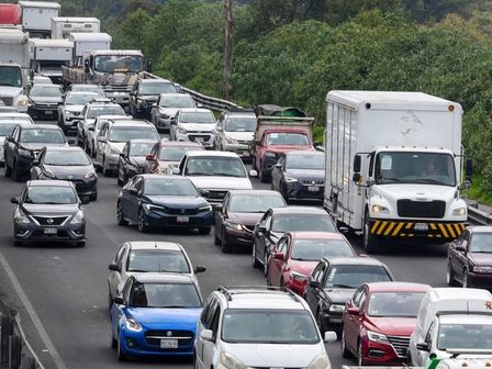 Aspecto del tráfico en un tramo de la Autopista México-Puebla correspondiente a la Ciudad de México / Agencia Cuartoscuro
