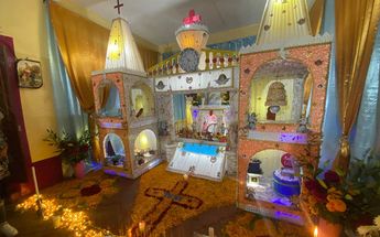 Altar dedicado a / Leslie Mora