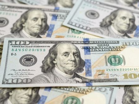 El precio de compra y venta del dólar en México puede variar dependiendo el banco. | Magnific