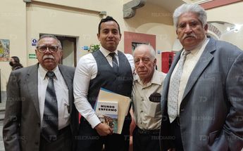 Familia del activista Enrique Cabrera y Armando Vargas Correa director del Archivo Histórico BUAP