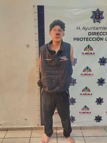 La policía municipal tuvo que rescatar a Marco Fidel debido a que la multitud pretendía acabar con su vida a golpes / Ana Laura Vásquez