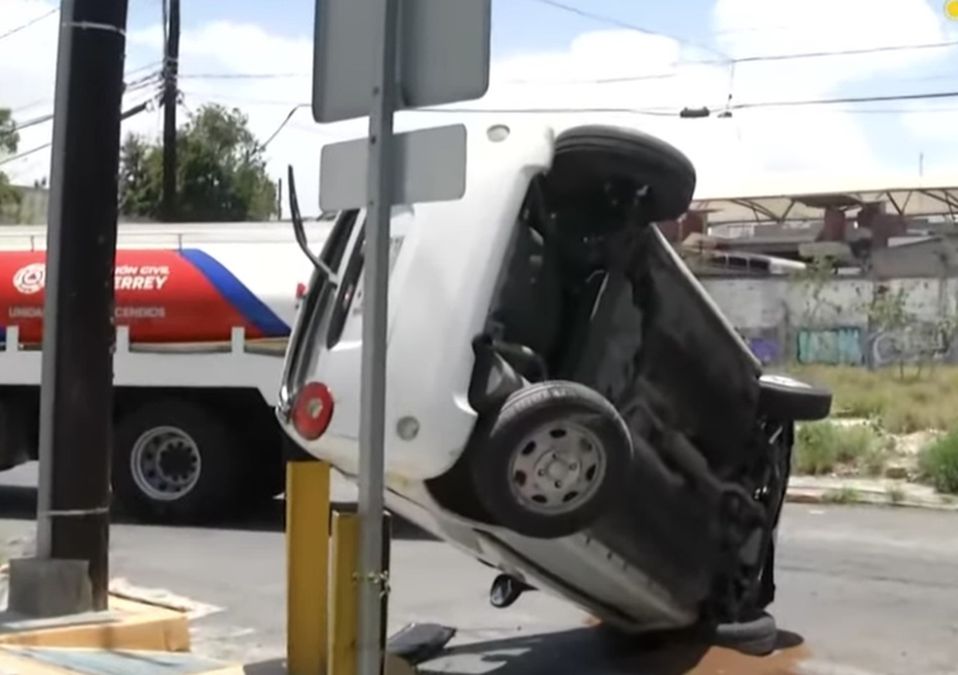 Volcadura en el Centro de Monterrey