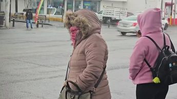 'Hay que echarle ganas aunque haga frío': usuarios de transporte público soportaron frente frio
