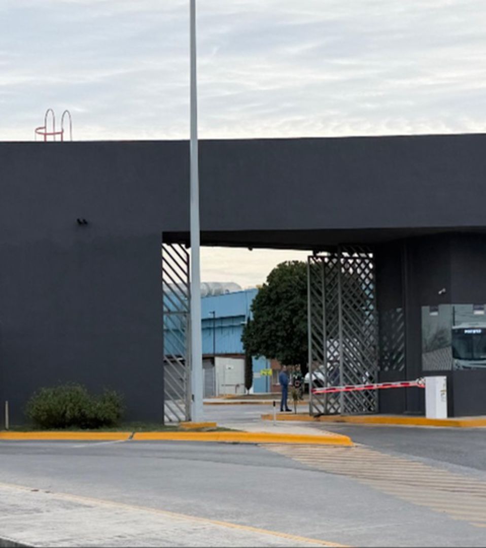Se incendia empresa de electrodomésticos y desalojan a 800 empleados en Apodaca