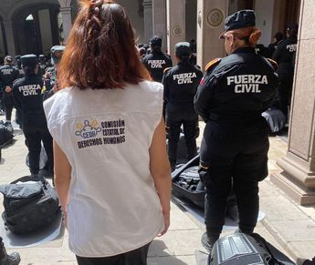 Personal de la Comisión acudió a la marcha como observadores para proteger los Derechos Humanos de las manifestantes. | Cortesía
