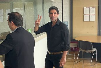 Acude Eduardo Verástegui al INE para presentar documentación de manifestación de intención de candidatura presidencial | Especial
