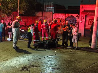 La emergencia fue atendida por elementos de Protección Civil y Bomberos, agentes de la Policía Vial y paramédicos de la Cruz Verde.