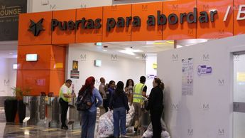 El primer vuelo que arribó al Aeropuerto Internacional del Bajío lo hizo con 93 pasajeros. | Dany Béjar