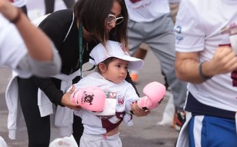 Personas de todas las edades tomaron clases de box en el Zócalo. / Jesús Quintanar.