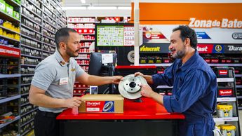 La asesoría al cliente es uno de los componentes de la operación en los puntos de venta. (Cortesía)