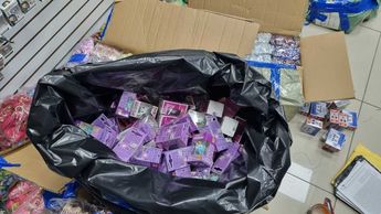 Mercancía asegurada en Izazaga 89