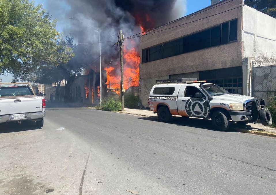 Hombres resultan lesionados tras incendio de casa en Monterrey / Cynthia Pardo