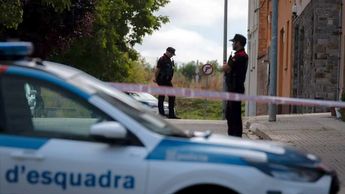 Agentes de los Mossos d’Esquadra acordonaron el lugar de los hechos | EFE / David Borrat