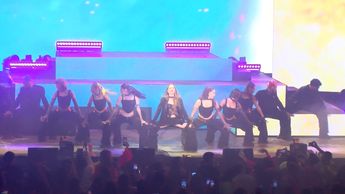Inició el show interpretando temas como “Quiero volver”, “Duele” y “Un beso en Madrid”. | Ángel Martínez