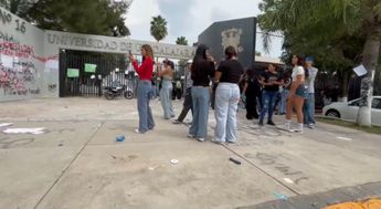 Durante la protesta surgieron denuncias contra más docentes del plantel