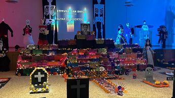 Arquitecto Héctor Benavides: dedican altar de muertos