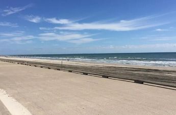 Se informó que el agua sigue siendo segura para actividades recreativas en las playas. | Especial
