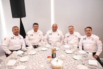 Integrantes de Bomberos Nuevo León en la ceremonia del Día del Bombero. | Roberto Alanís
