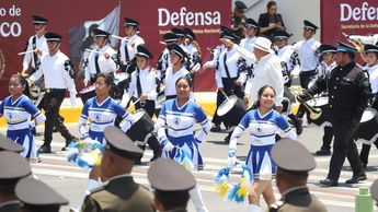 Contingentes de estudiantes durante el Desfile Cívico-Militar por el 163 Aniversario de la Batalla de Puebla | Melanie Torres