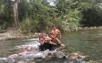 Regio engaña a sus amigos de ir "al rancho de tío" y los lleva al río | Cortesía Facebook