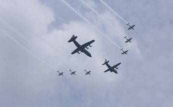 Aviones sobrevuelan CdMx | Juan Carlos Bautista
