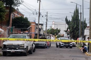 La calle 3-E quedó asegurada con cinta de seguridad hasta el arribo de personal de la FGE / Agencia Es Imagen