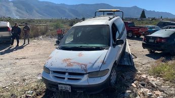 Camioneta con sangre en Saltillo.