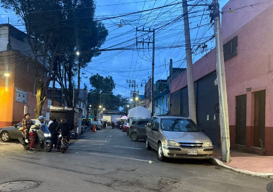Policías capitalinos observaron a un joven de 18 años sobre la cinta asfáltica, con manchas hemáticas en el pecho | Aarón Tagle