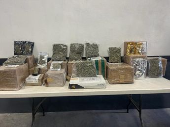 Las autoridades realizaron los decomisos de droga y de combustible. | Cortesía