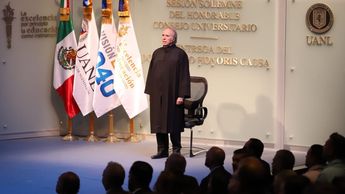 Joan Manuel Serrat recibe doctorado honoris causa de la UANL | Luis Guerra