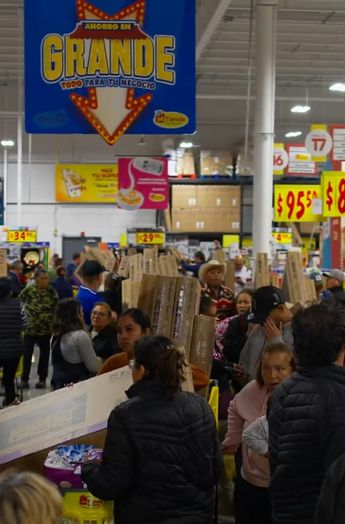 La promoción en pantallas fue muy bien aprovechada por la clientela durante la inauguración. | Mi Tienda del Ahorro Instagram