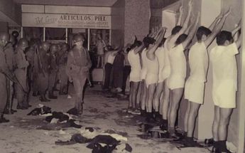 Participantes de la manifestación del 2 de octubre de 1968 detenidos por militares en Tlatelolco. | Cortesía