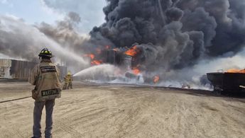 Se incendia empresa en carretera a Reynosa en Cadereyta; desalojan a 11 personas y hay un lesionado