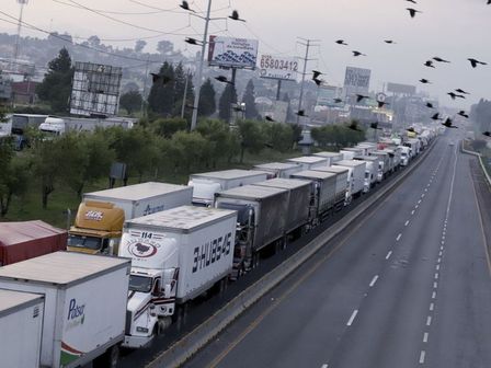 La autopista México-Puebla suele obstruirse por conductores que se manifiestan por diferentes causas / Cuartoscuro