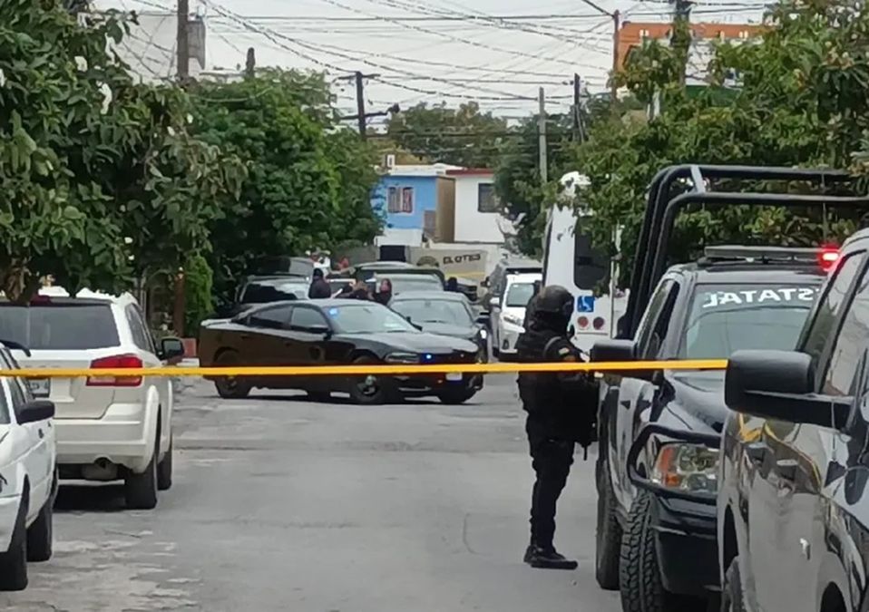 Encuentran armas y narcóticos durante cateos en Guadalupe; hay 2 detenidos