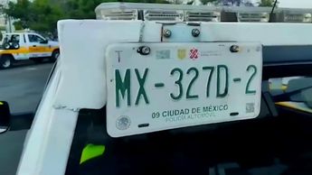 Los dígitos, letras y la entidad de expedición deben ser totalmente visibles en ambos lados del Vehículo / Captura