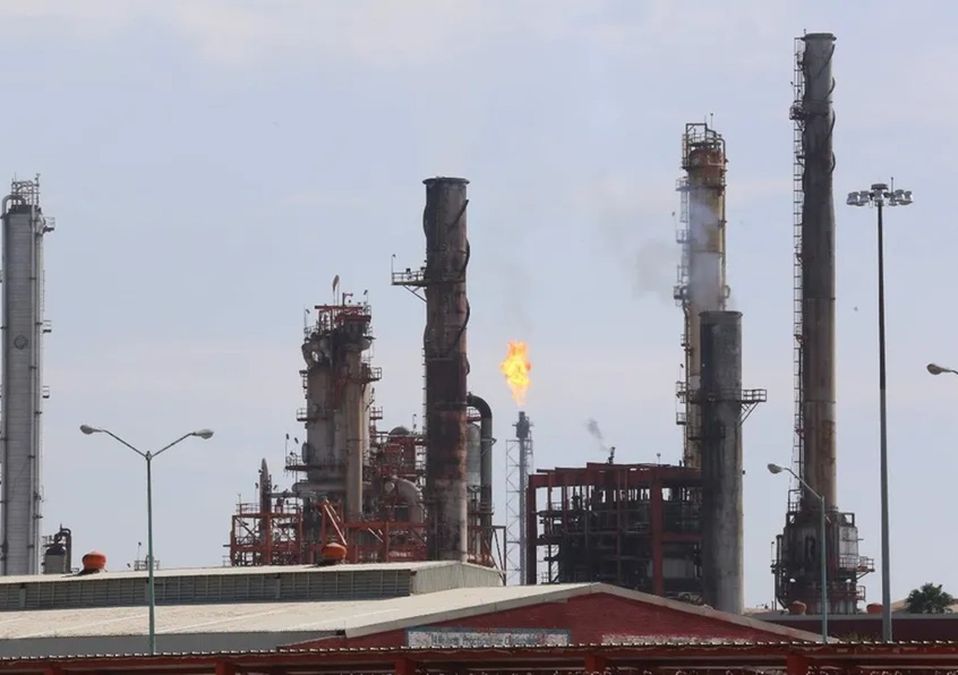 Fuga de ácido sulfhídrico en refinería de Cadereyta deja 7 intoxicados