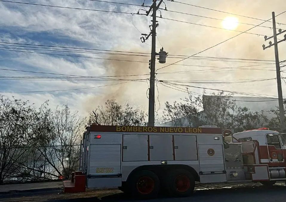 Incendio en baldío provoca movilización en Apodaca